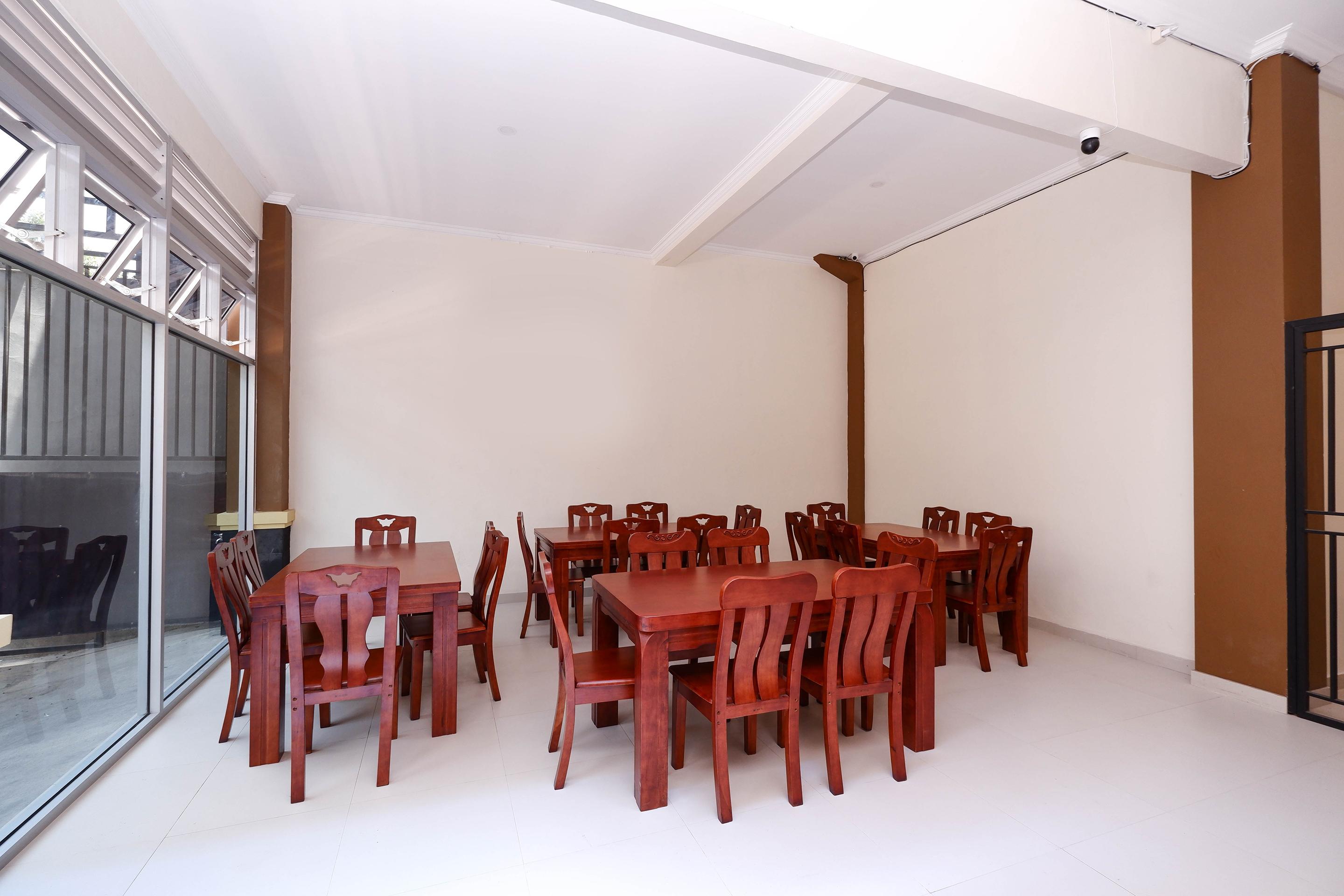 Solo Oyo1506萨布里那2号伊斯兰旅馆酒店 外观 照片