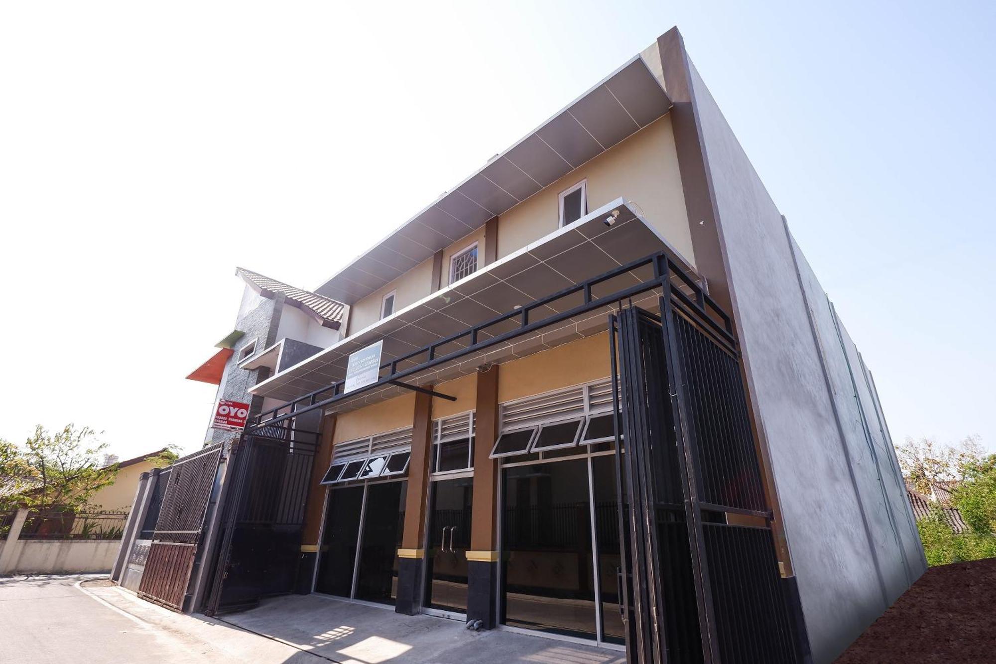 Solo Oyo1506萨布里那2号伊斯兰旅馆酒店 外观 照片